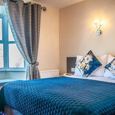 Arnolds & Riding Stables Hotel 3*