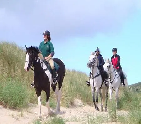 Arnolds & Riding Stables Hotel 3*